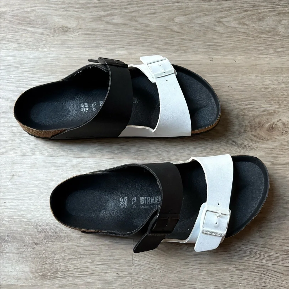 NWOT Birkenstock Arizona Men's Black & White Sandals - SIZE 12